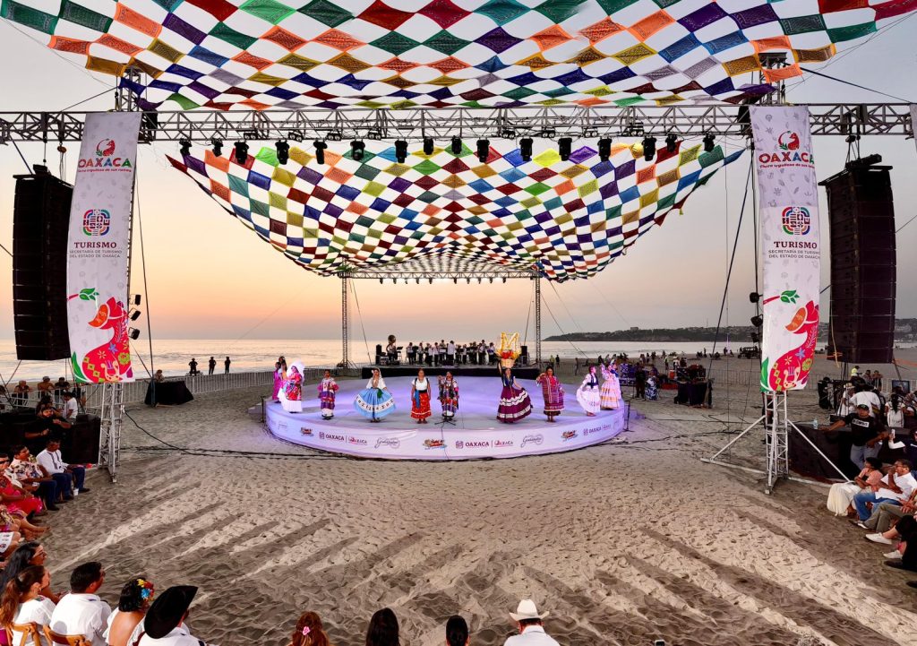 La Costa de Oaxaca vivió una fiesta de hermandad con la Guelaguetza del Mar 2025 (1)