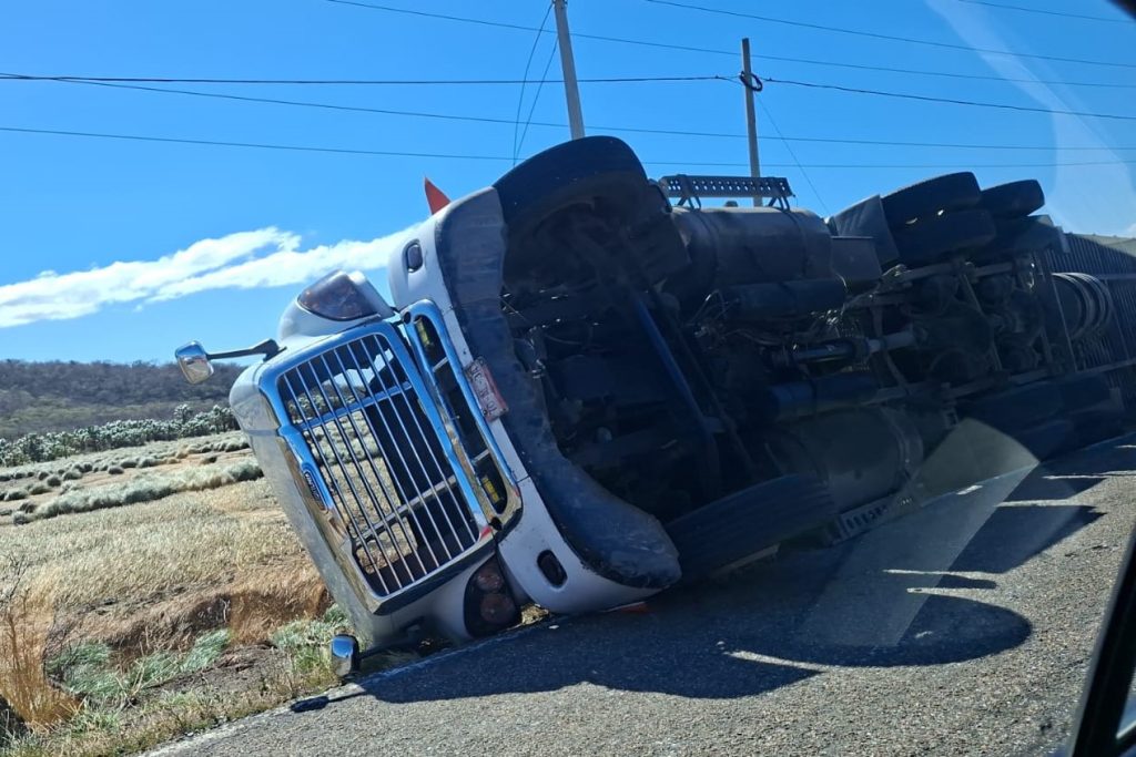 Por evento de norte, CEPCyGR exhorta a evitar transitar por el tramo carretero La Venta-La Ventosa (3)
