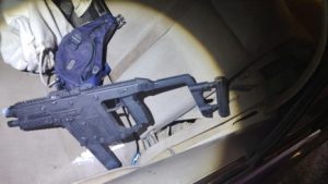 Asegura Policía Vial a 3 hombres con réplica de arma en la capital del estado (2)