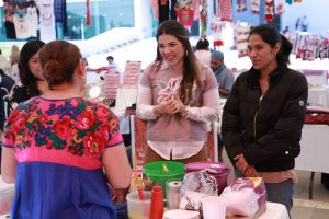 Impulsa Congreso del Estado la economía local con expoventa de artesanías y emprendimiento oaxaqueño_02