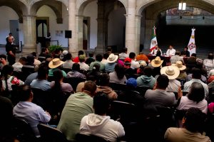 020326 FOTO 3 Recibe Gobernador Salomón Jara pliego petitorio del Frente Popular Revolucionario