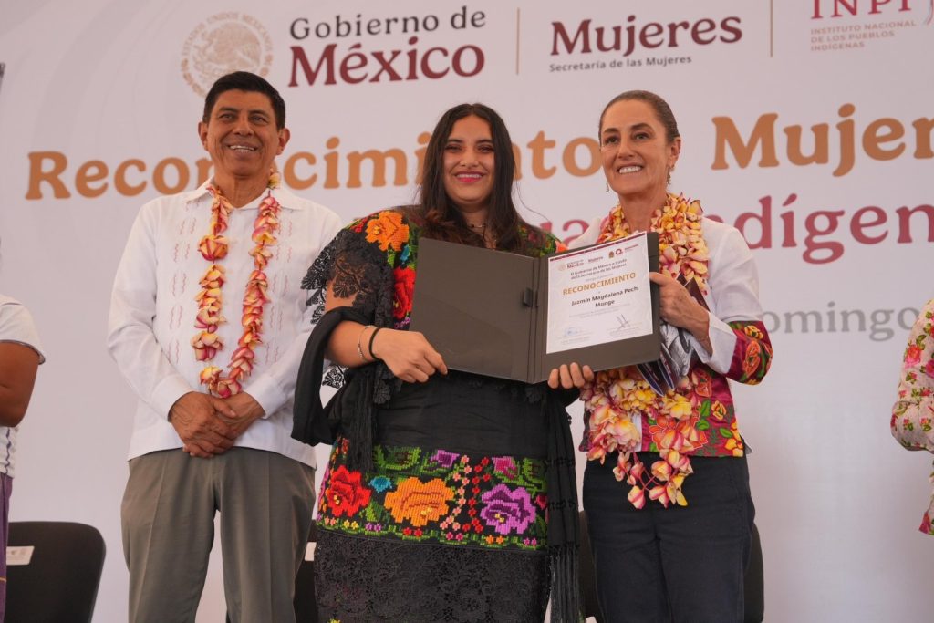 Reconocen Claudia Sheinbaum y Salomón Jara a mujeres traductoras de lenguas indígenas nacionales-1