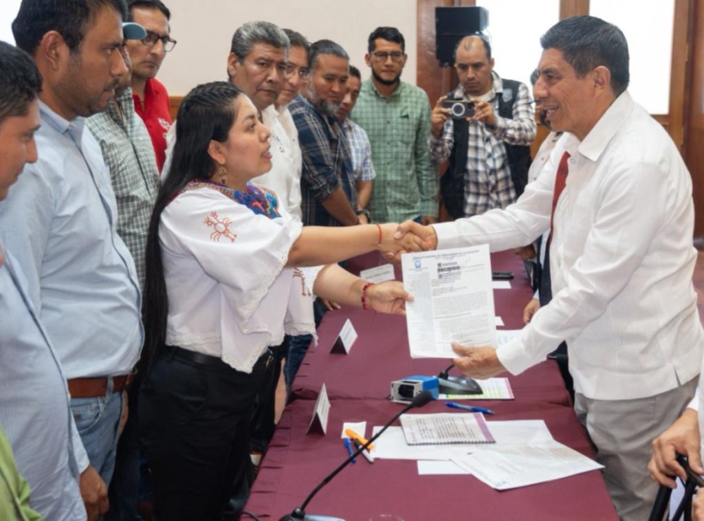 Con apertura al diálogo, Gobierno de Salomón Jara atiende necesidades de la Sección XXII (2)