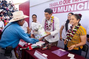 San Juan Mixtepec en el centro del Bienestar recibe aparatos funcionales y dotaciones alimentarias 1